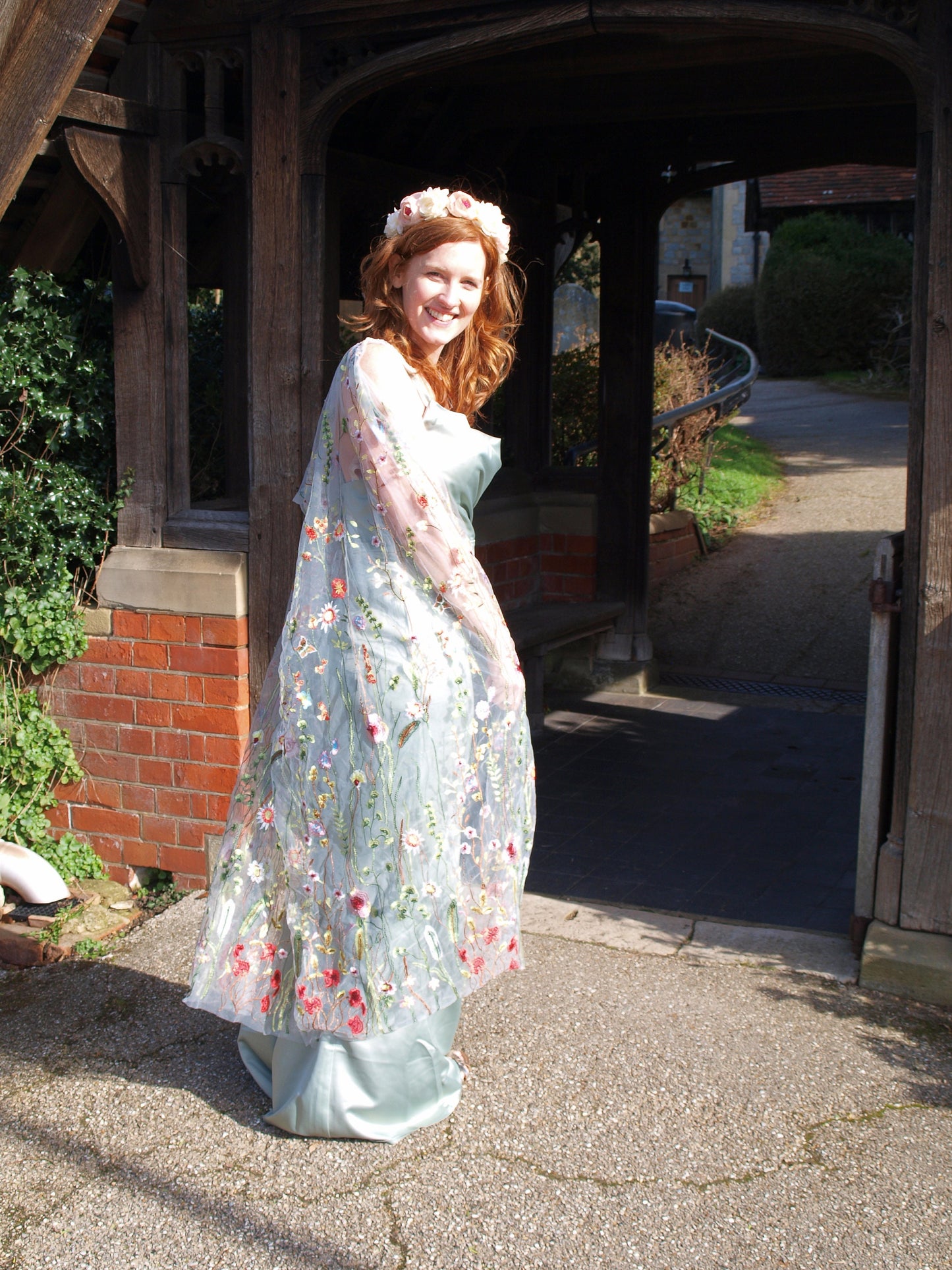 Wildflower wedding cape / Floral bridal cape / Flower wedding cover-up / Woodland wedding oufit