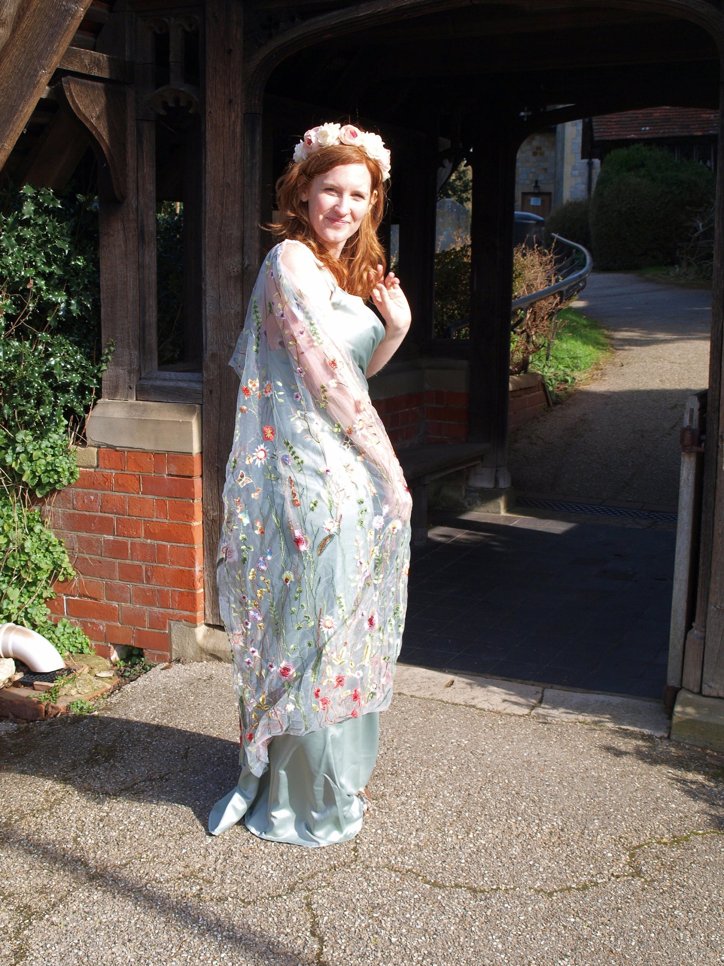 Wildflower wedding cape / Floral bridal cape / Flower wedding cover-up / Woodland wedding oufit