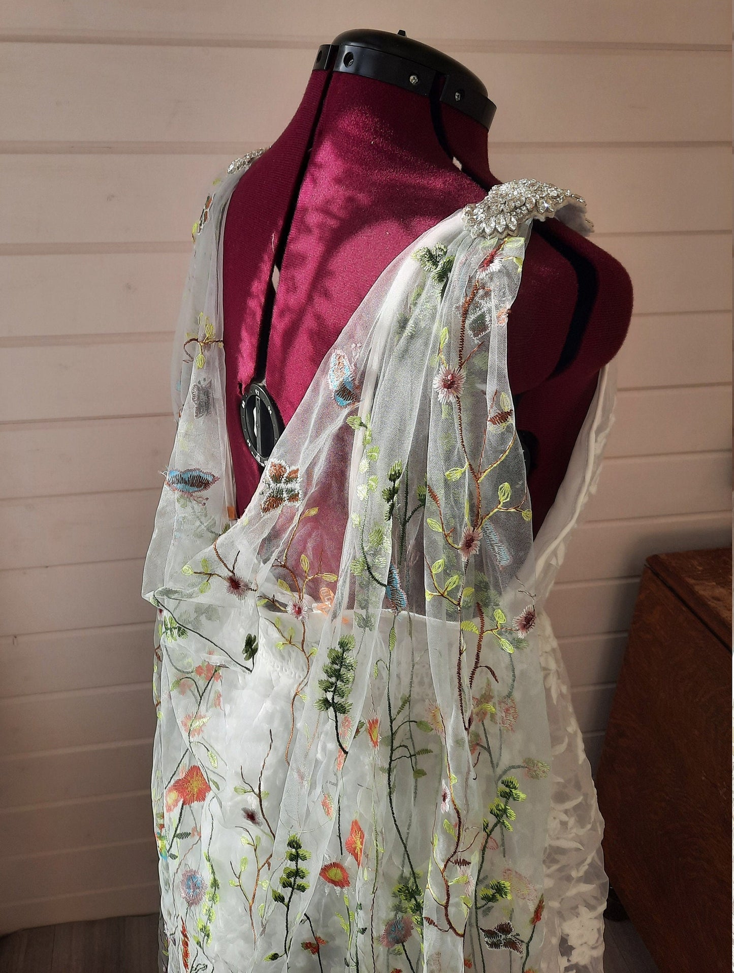 Wildflower wedding cape / Floral bridal cape / Flower wedding cover-up / Woodland wedding oufit