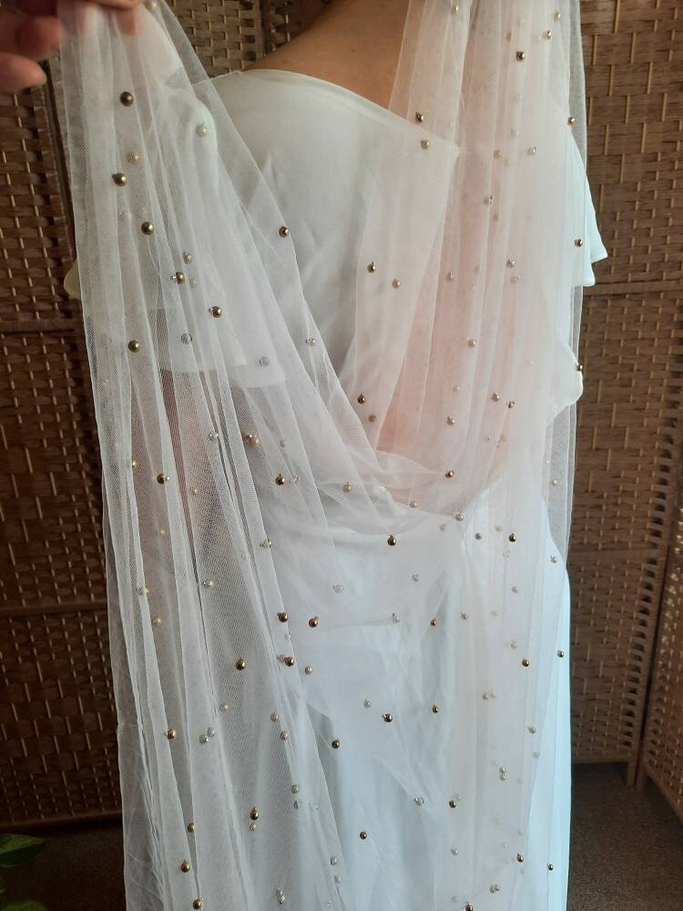 Soft blush & golden pearl veil. Veil with pearls. Classic veil with a twist. 200cm