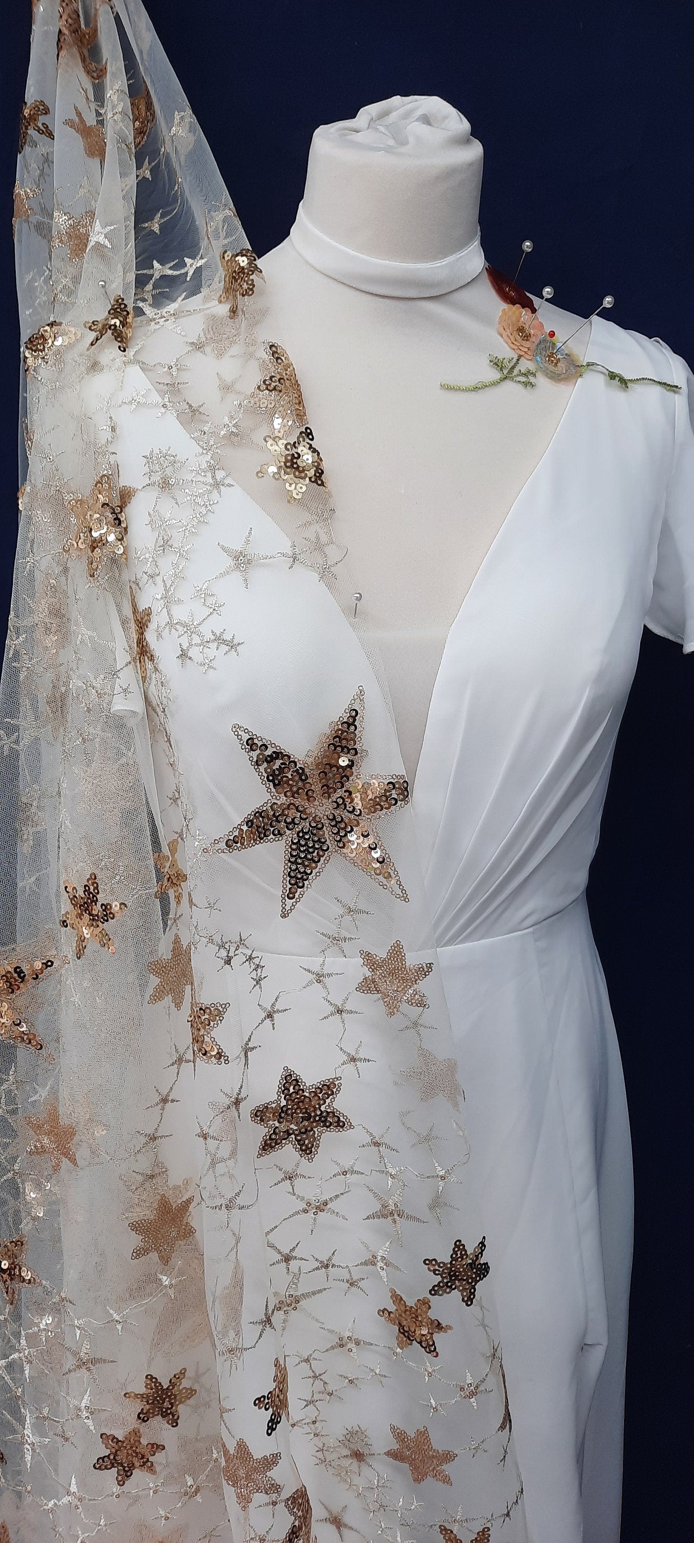 Gold star veil / Veil with sequin flowers / Alternative bridal veil / Golden stars veil / Evening wedding veil