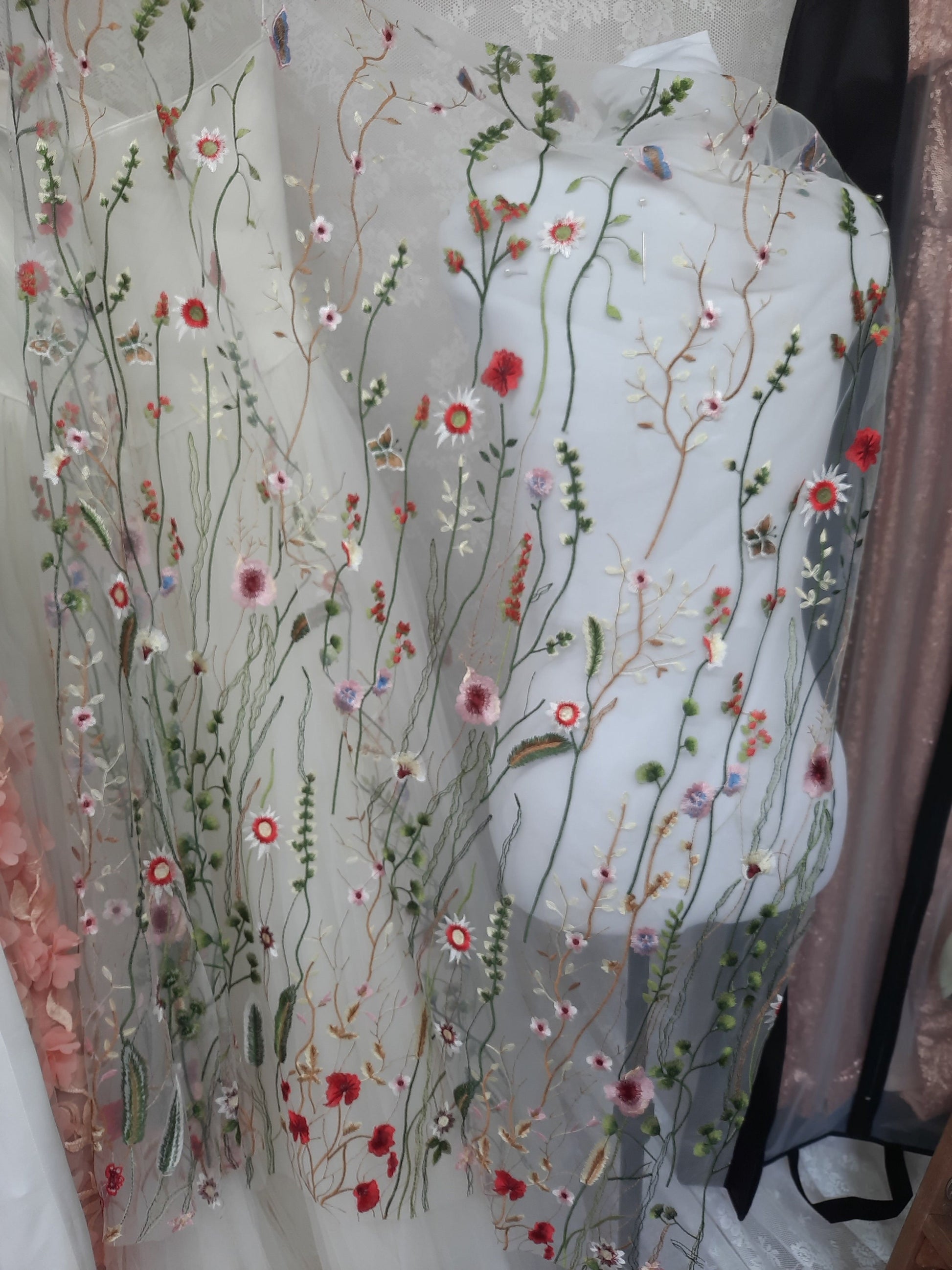 Wildflower veil / Veil with embroidered flowers / Alternative bridal veil / Woodland wedding veil.