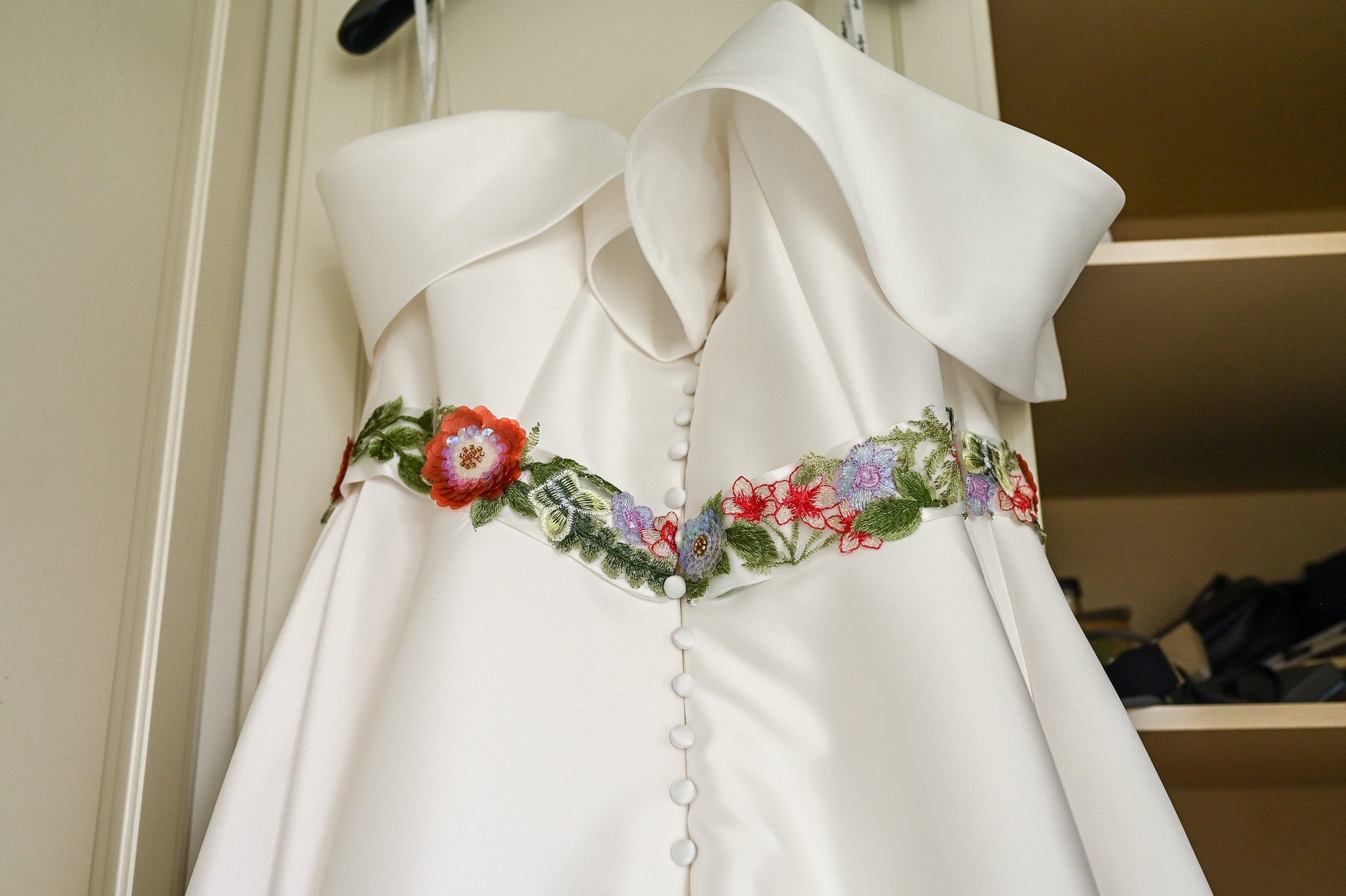 Bridal belt sash / Floral bridal belt / Embroidered bridal sash / Sequin flower belt / Bridesmaid sash / Flower girl Sash / Matching Bridal