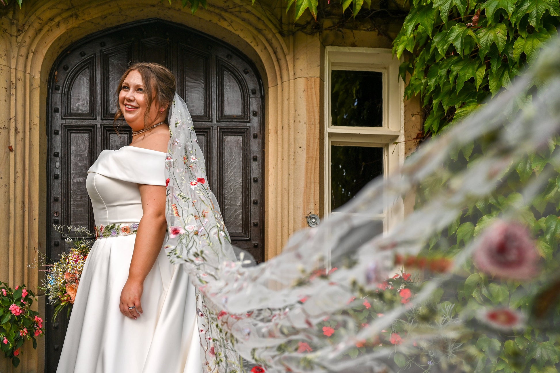 Wildflower veil / Veil with embroidered flowers / Alternative bridal veil / Woodland wedding veil.