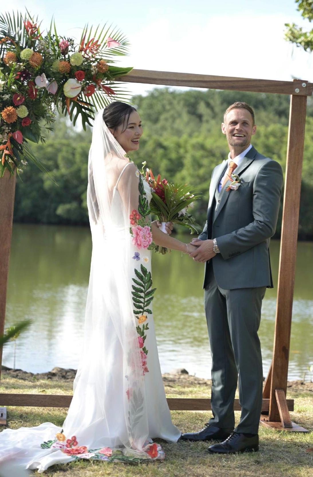 Embroidered Floral Wedding Veil: Colorful Paradise Bridal Veil