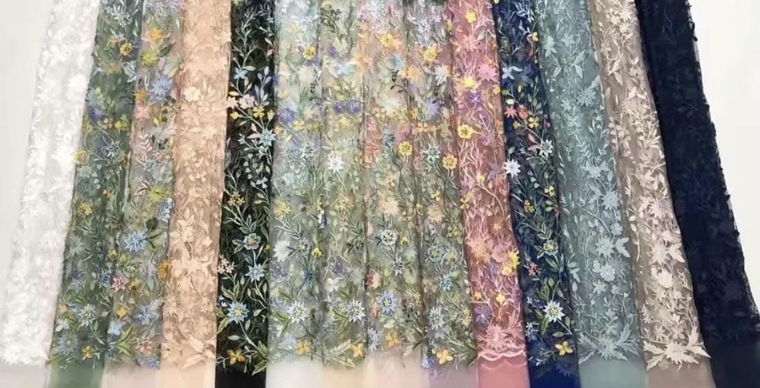 Embroidered Wildflower Wedding Veil: "Megan" Trim and Train style. Alternative Bridal Veil