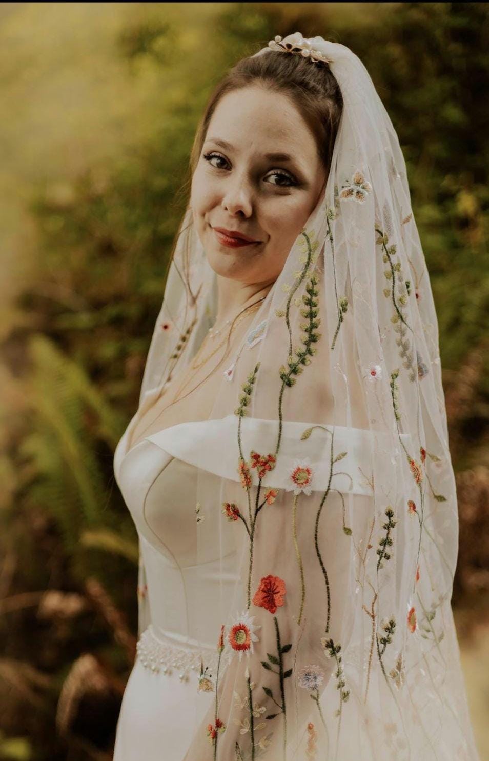 Wildflower veil / Veil with embroidered flowers / Alternative bridal veil / Woodland wedding veil.