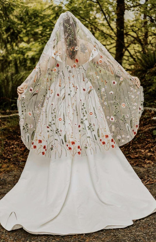 Wildflower veil / Veil with embroidered flowers / Alternative bridal veil / Woodland wedding veil.