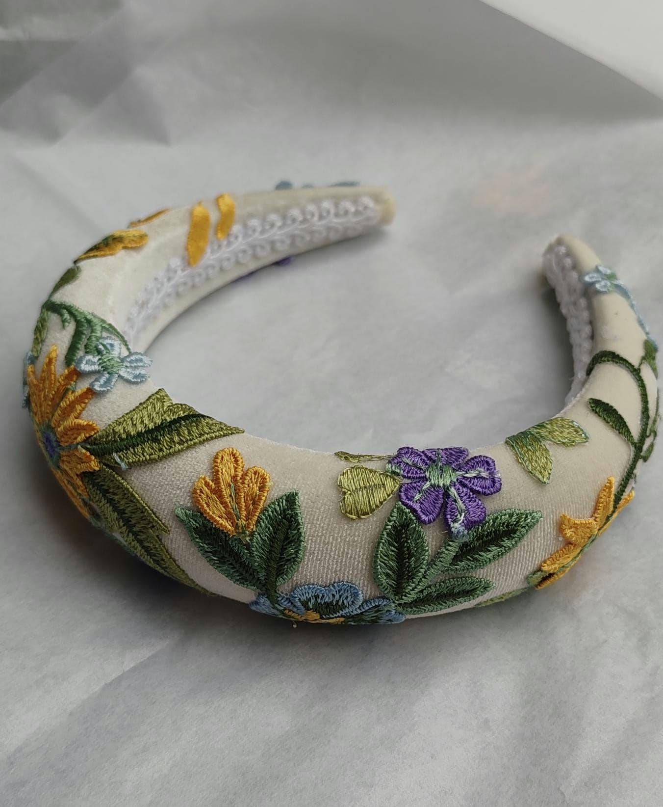 Embroidered Wildflower Wedding Veil: "Megan" Trim and Train style. Alternative Bridal Veil