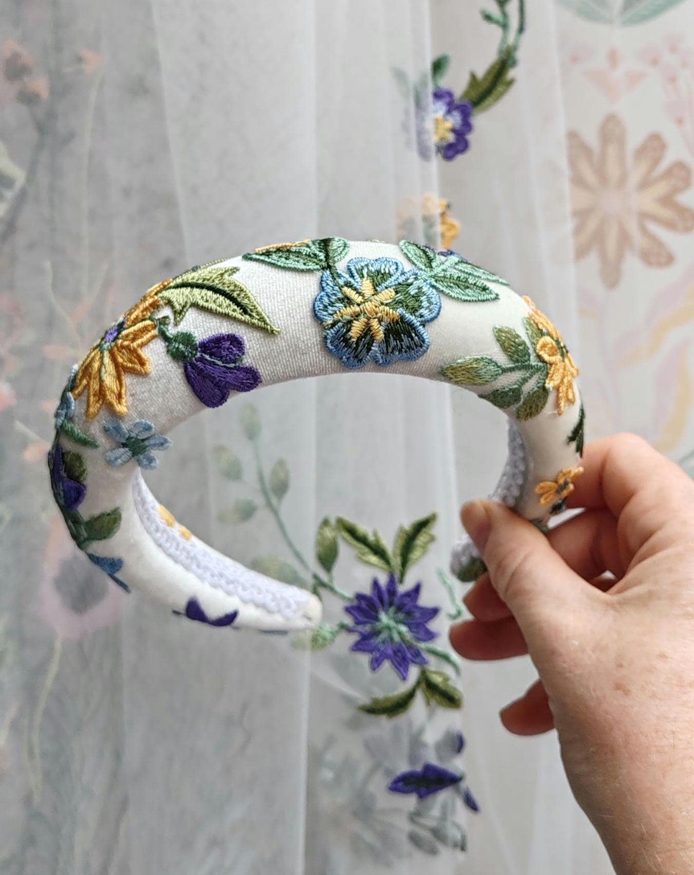 Embroidered Wildflower Wedding Veil: "Megan" Trim and Train style. Alternative Bridal Veil