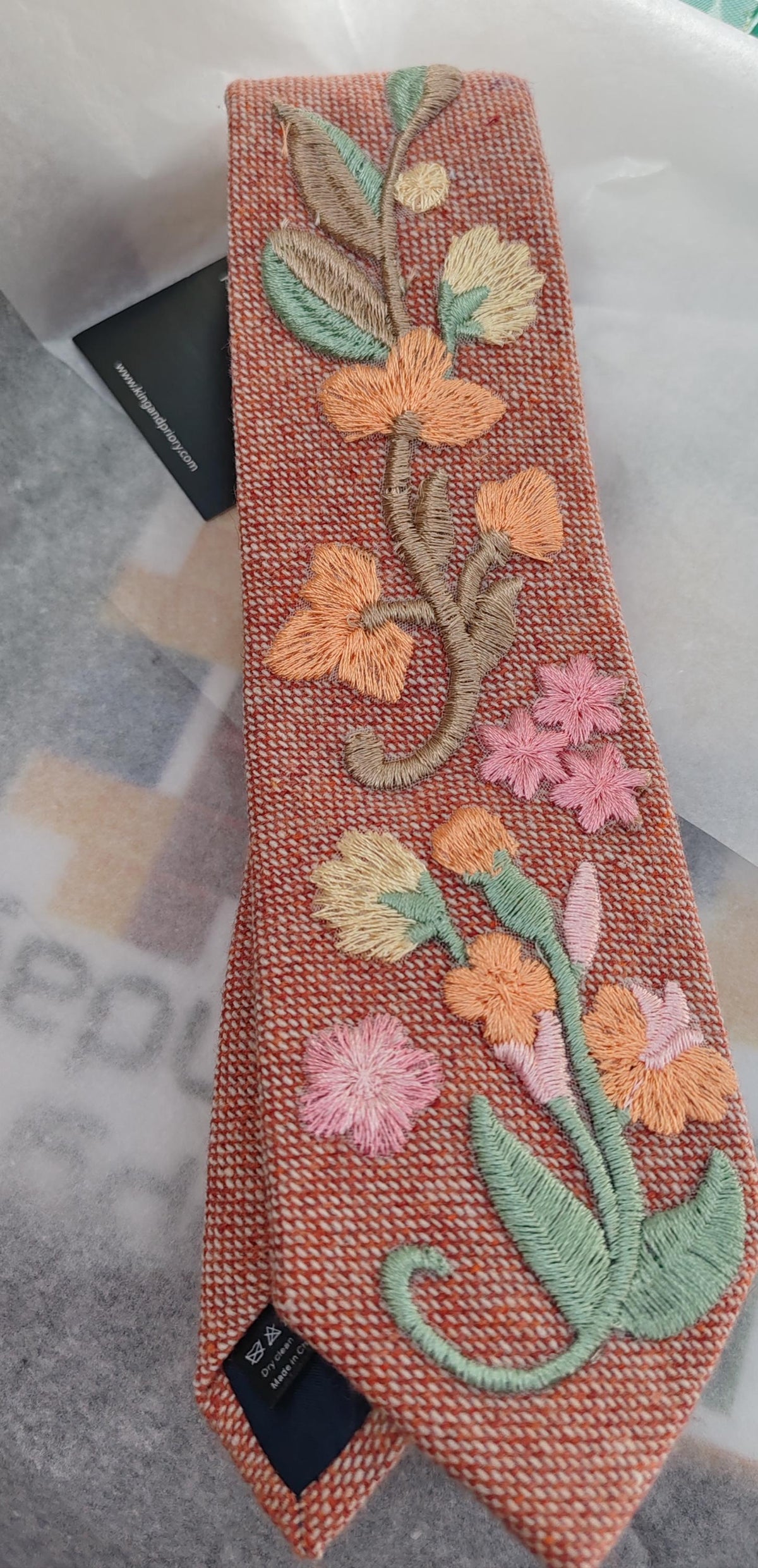 Floral tie. Matching groomsman tie. Floral tie matching brides veil. __etsy:8270590436