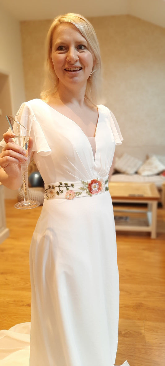 Bridal belt sash / Floral bridal belt / Embroidered bridal sash / Sequin flower belt / Bridesmaid sash / Flower girl Sash / Matching Bridal