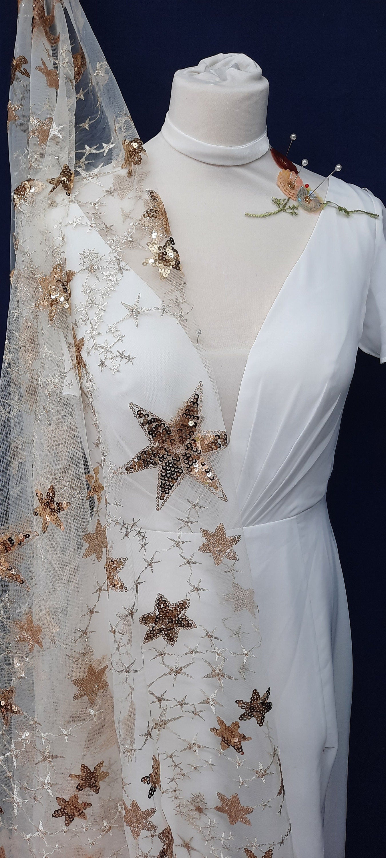 Gold star veil / Veil with sequin flowers / Alternative bridal veil / Golden stars veil / Evening wedding veil