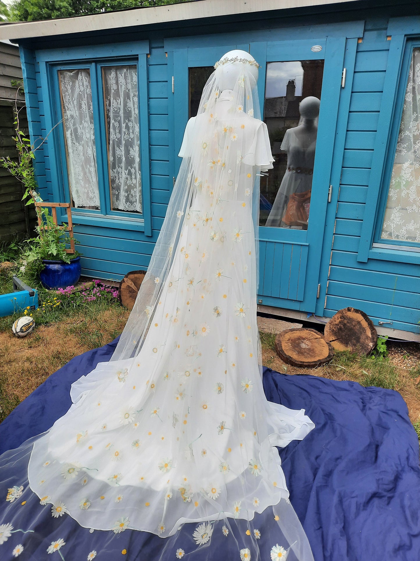 Daisy veil / Veil with embroidered flowers / Alternative bridal veil / Woodland wedding veil.