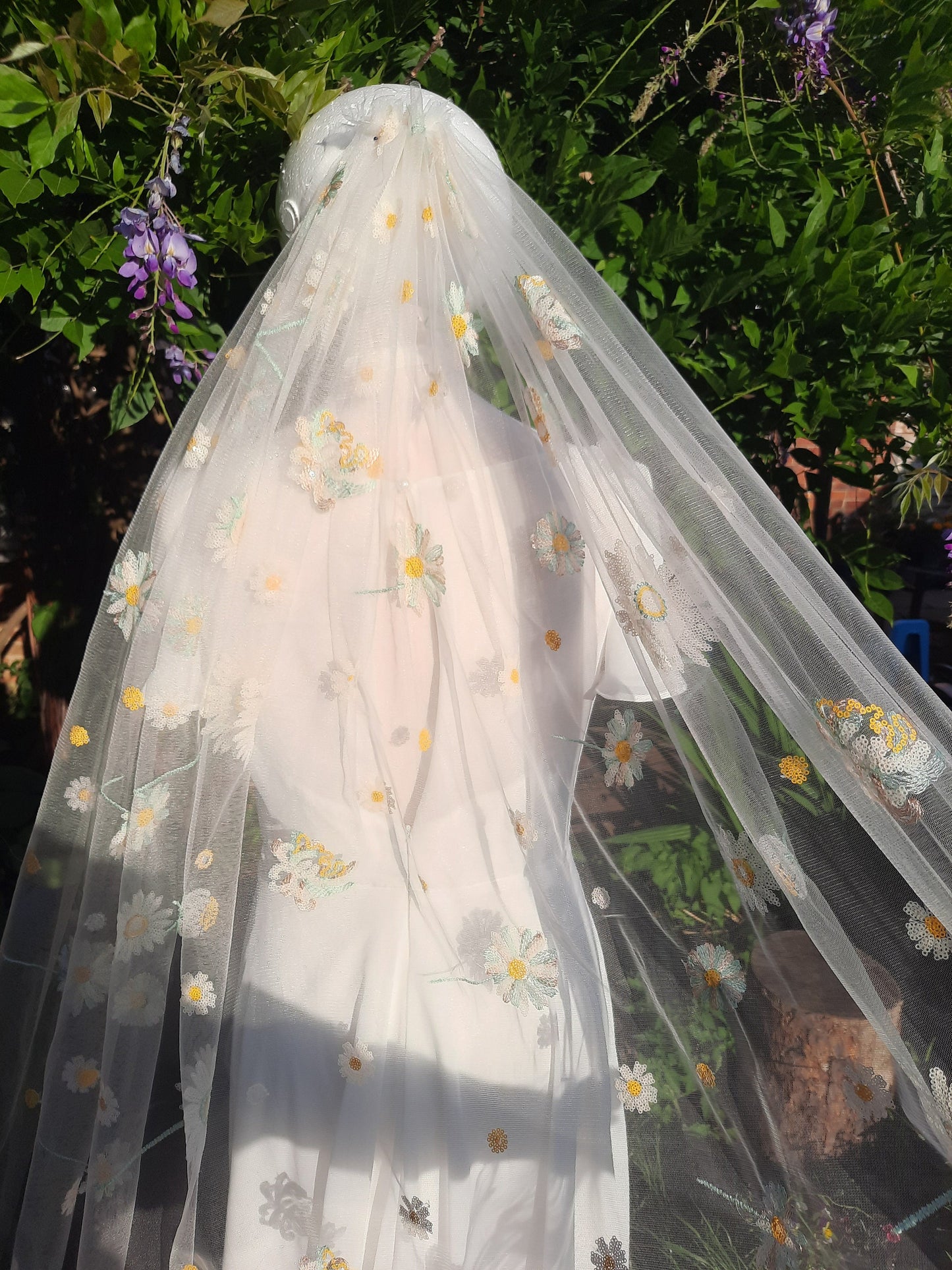 Daisy veil / Veil with embroidered flowers / Alternative bridal veil / Woodland wedding veil.